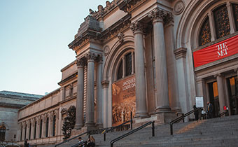 NY Metropolitan Museum of Art entrance
