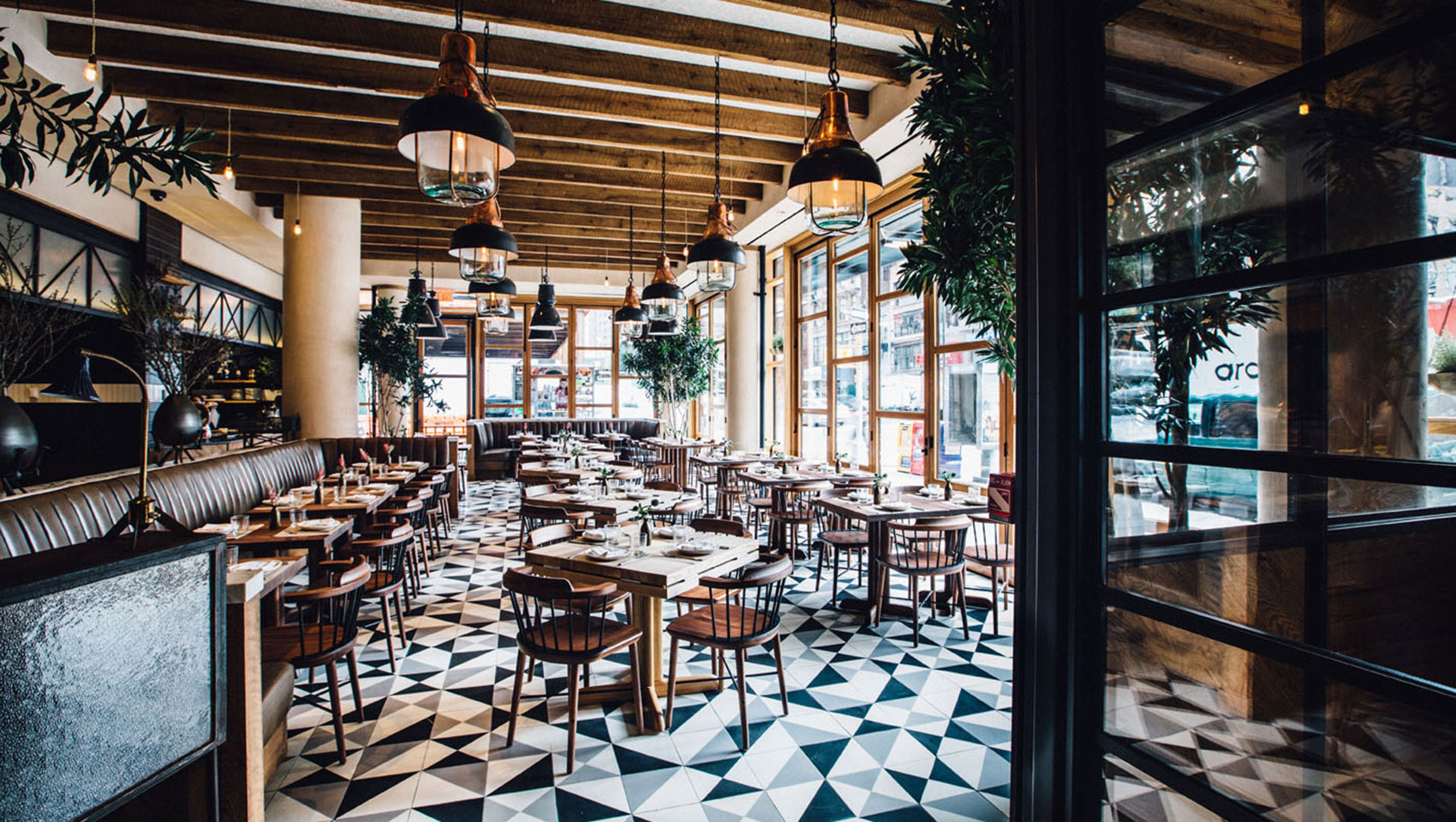 L’Amico restaurant seating area